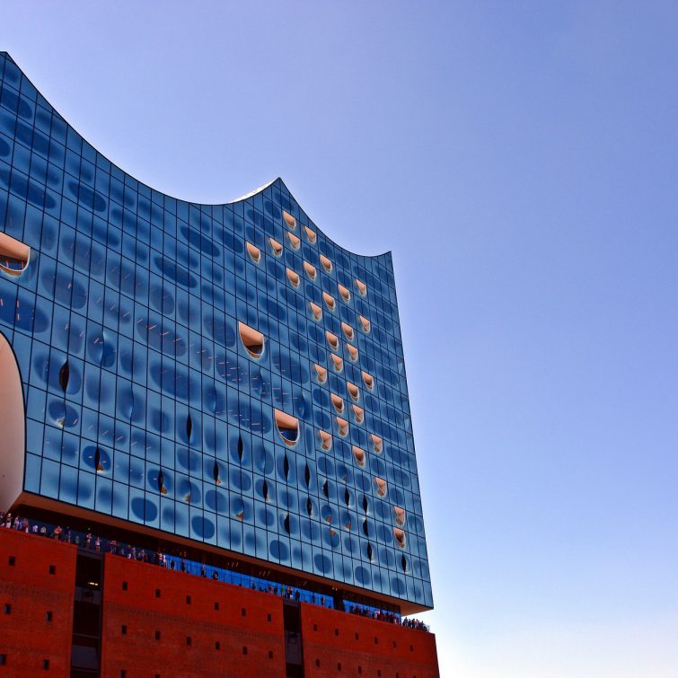 Hafen-City mit Elbphilharmonie